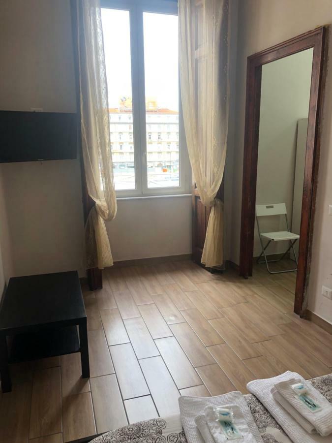 La Casa Di Fafa Panzió Nápoly Kültér fotó